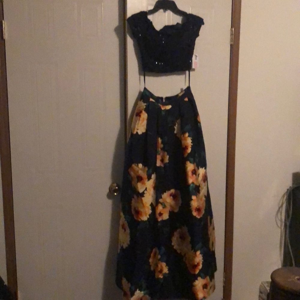 Prom dress - Picture 3 of 3